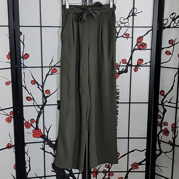 lululemon athletica Pants - Lululemon Noir Wide Leg Pant Womens Size 4 Tie Elastic Waist Army Green Flowy